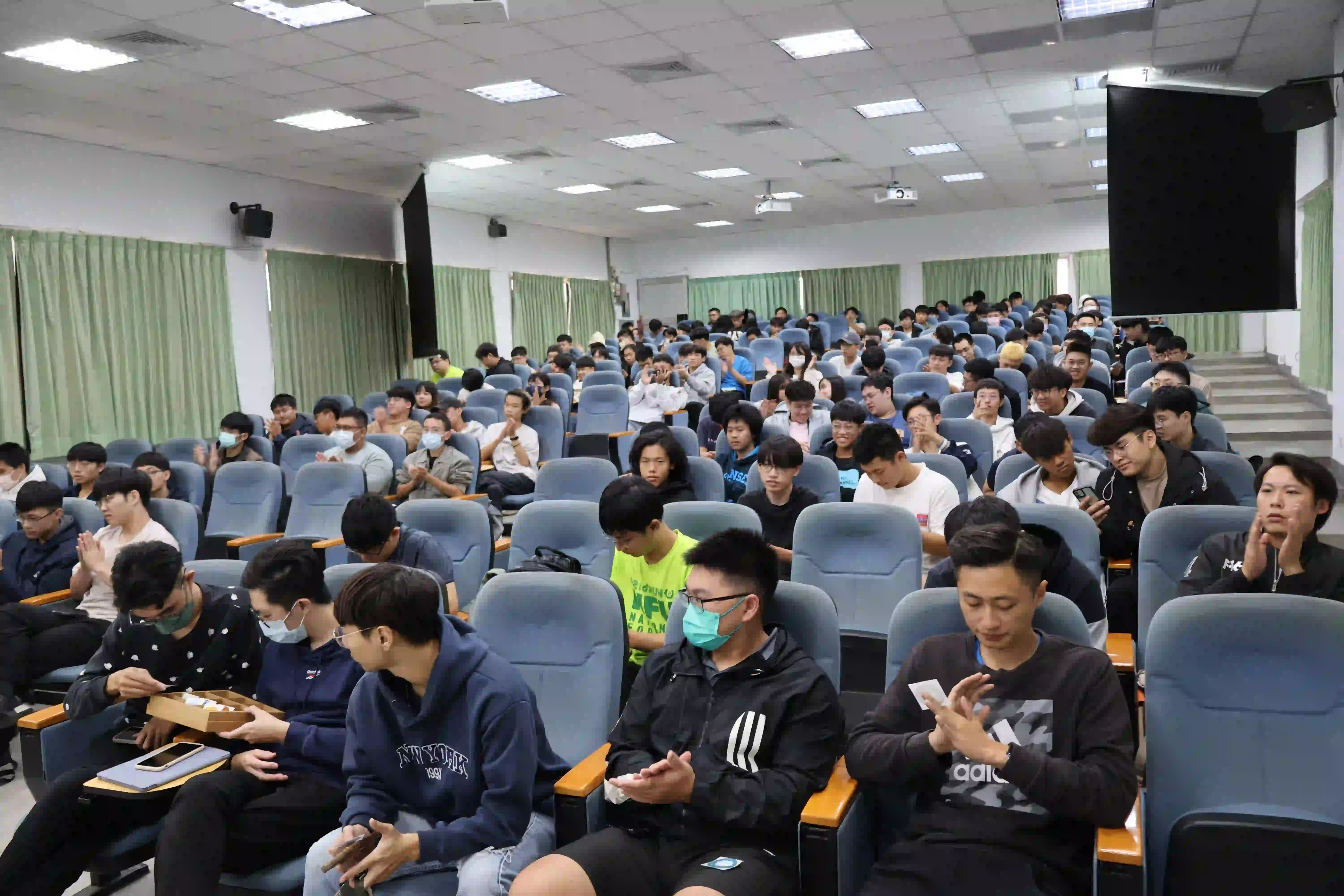 students_154KB.webp (154 KB)