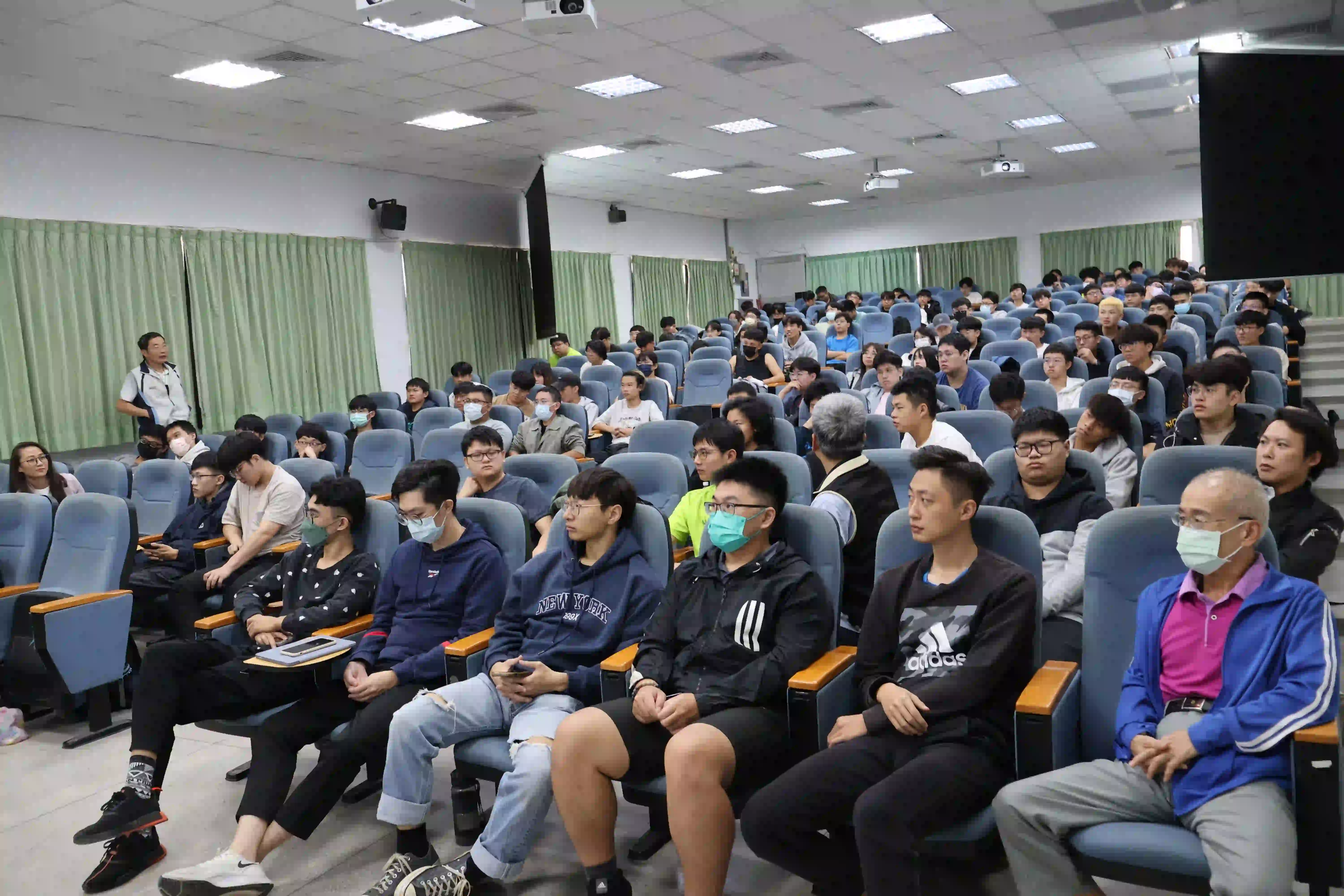 students_170KB.webp (170 KB)