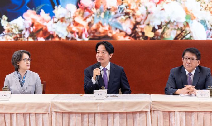 臺灣總統宣布成立 3 個委員會替國家發展擬定戰略　主持「信賴新政時代新臺灣」就職滿月記者會